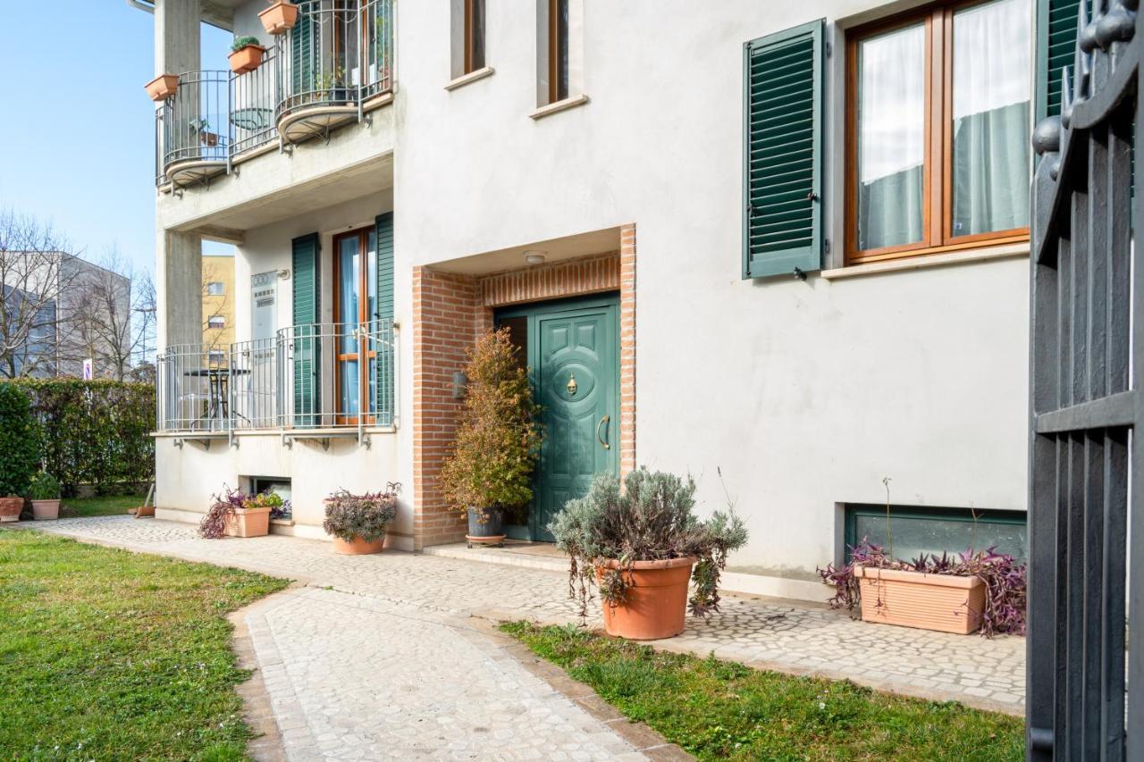 Casa Del Giardino Bright Apartment Бастия-Умбра Экстерьер фото