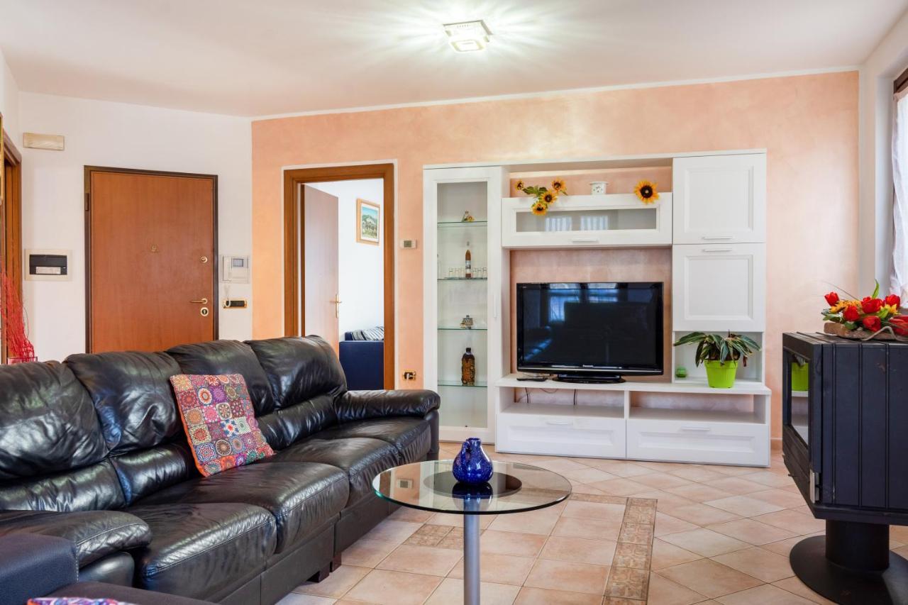 Casa Del Giardino Bright Apartment Бастия-Умбра Экстерьер фото