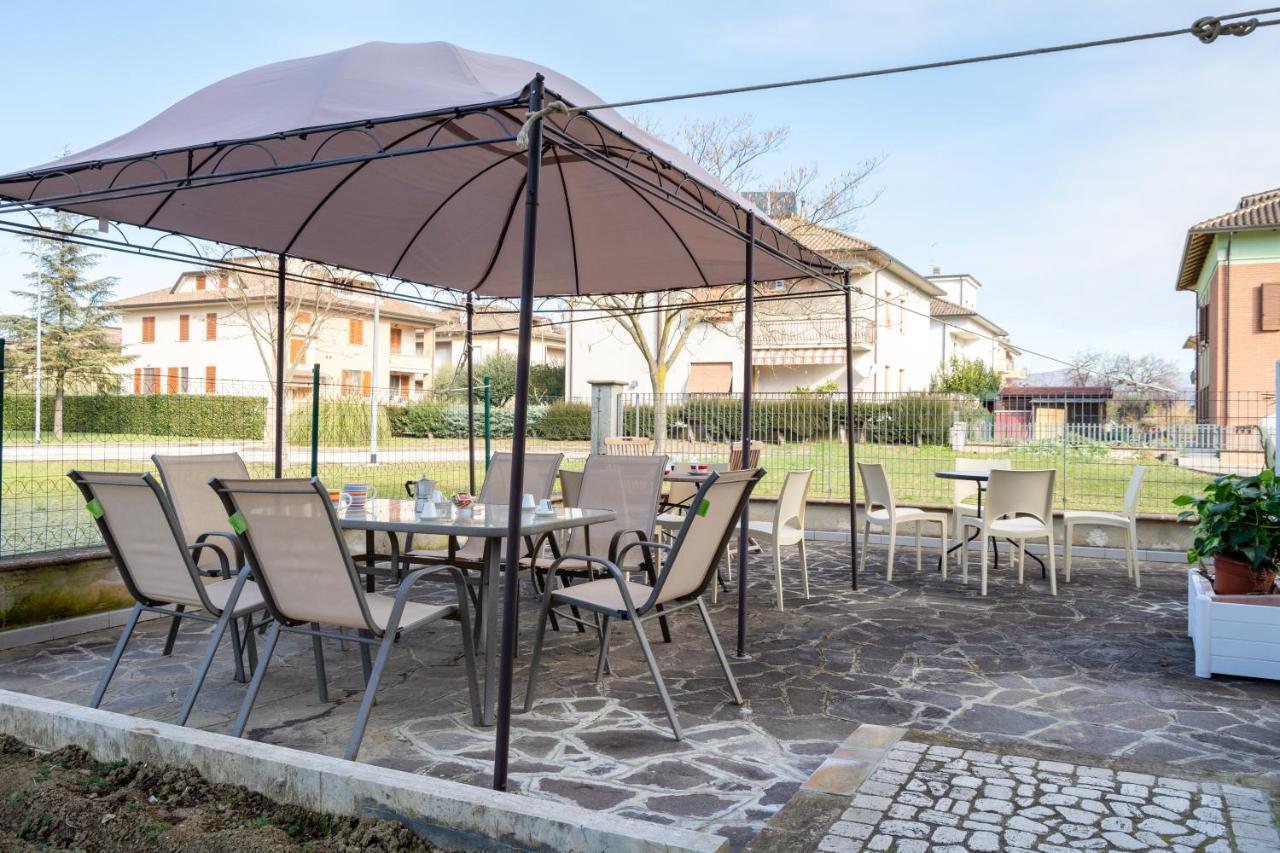 Casa Del Giardino Bright Apartment Бастия-Умбра Экстерьер фото